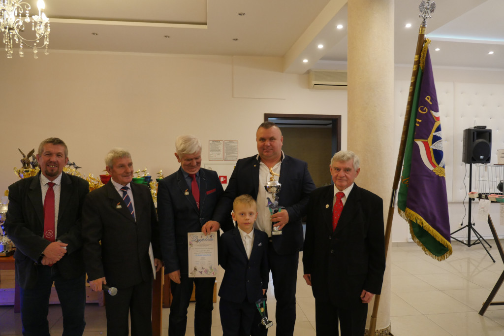 Wystawa gołębi pocztowych