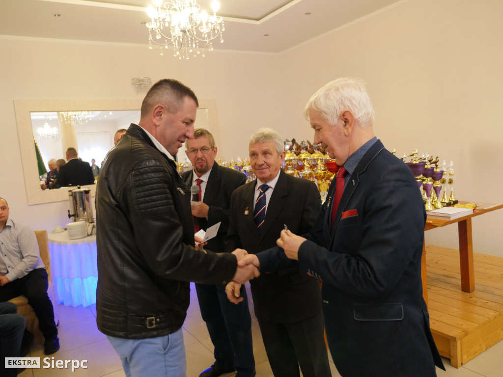 Wystawa gołębi pocztowych