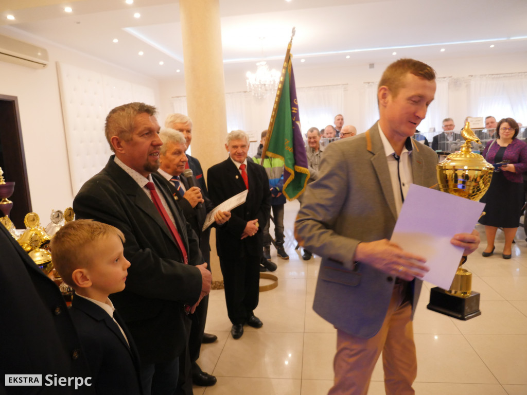 Wystawa gołębi pocztowych