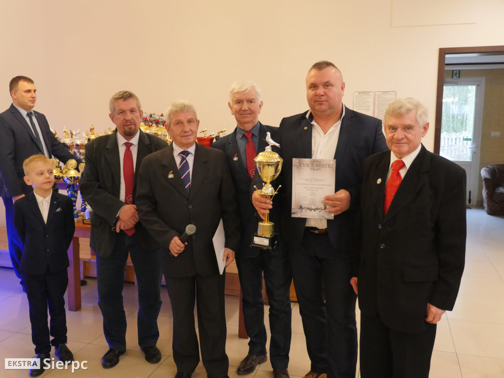 Wystawa gołębi pocztowych