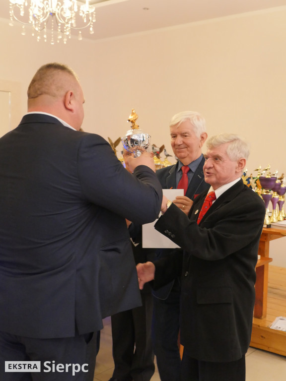 Wystawa gołębi pocztowych
