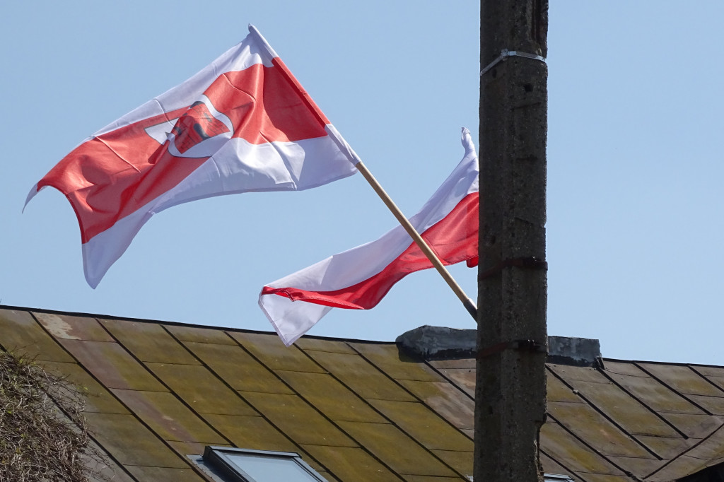 Flagi na majowe święta