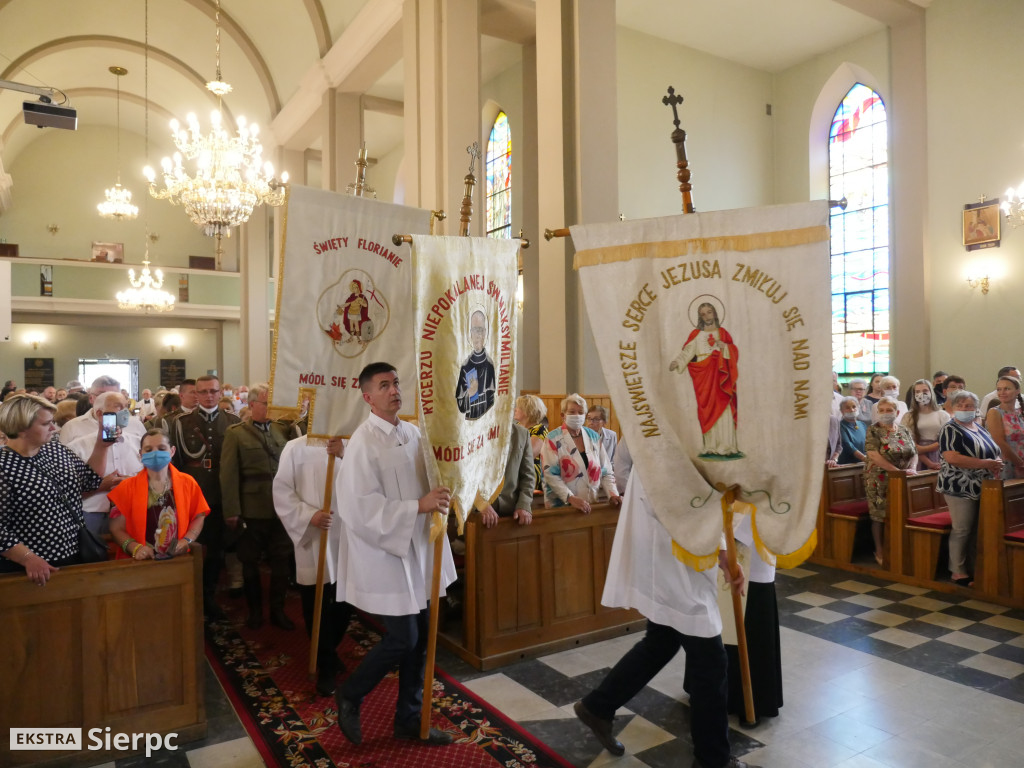Ingres nowego proboszcza w kościele szkolnym