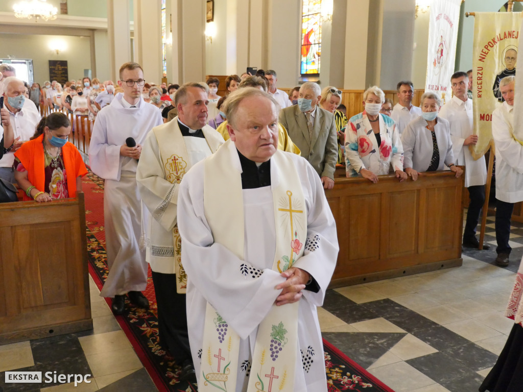 Ingres nowego proboszcza w kościele szkolnym