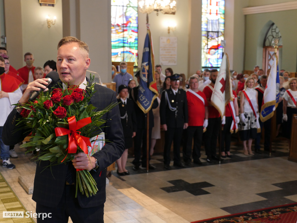 Ingres nowego proboszcza w kościele szkolnym
