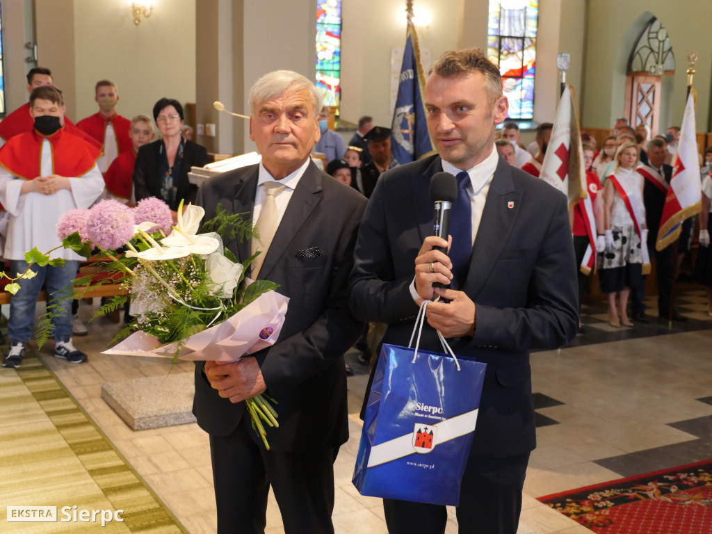 Ingres nowego proboszcza w kościele szkolnym