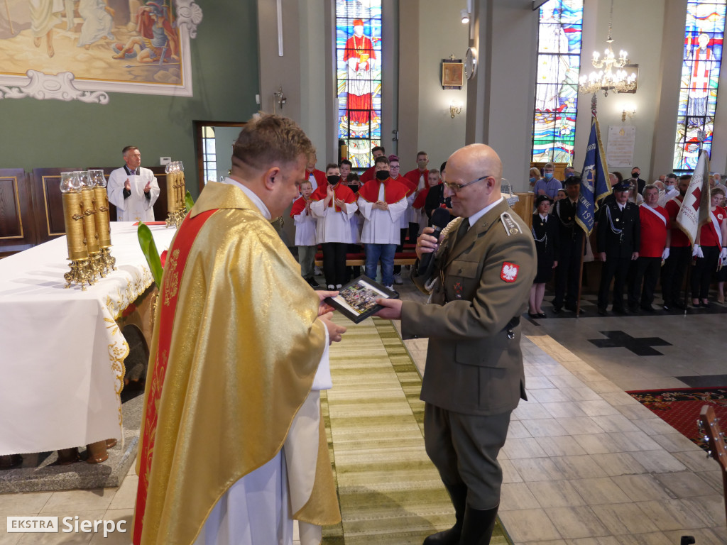 Ingres nowego proboszcza w kościele szkolnym