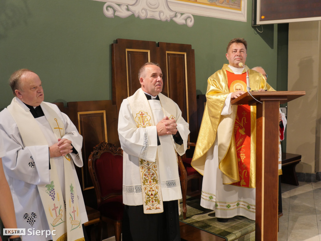 Ingres nowego proboszcza w kościele szkolnym