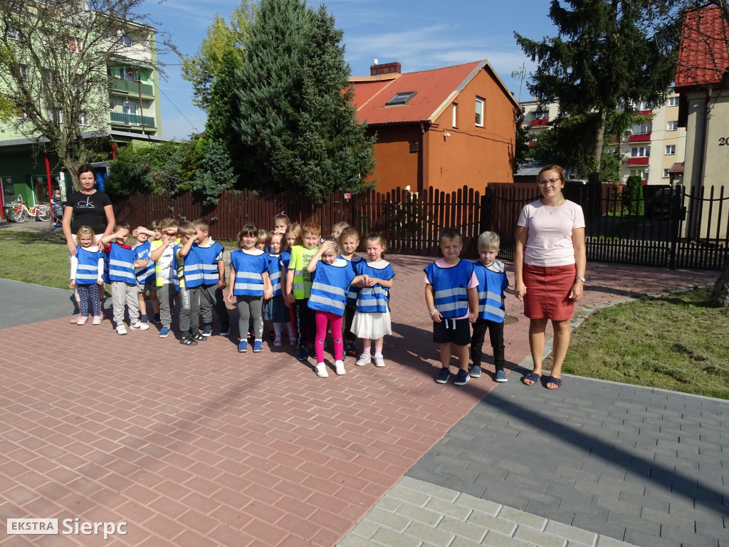 Przedszkolaki na spacerze