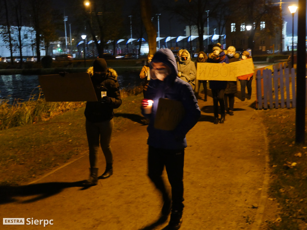 Milczący protest nad Jeziórkami