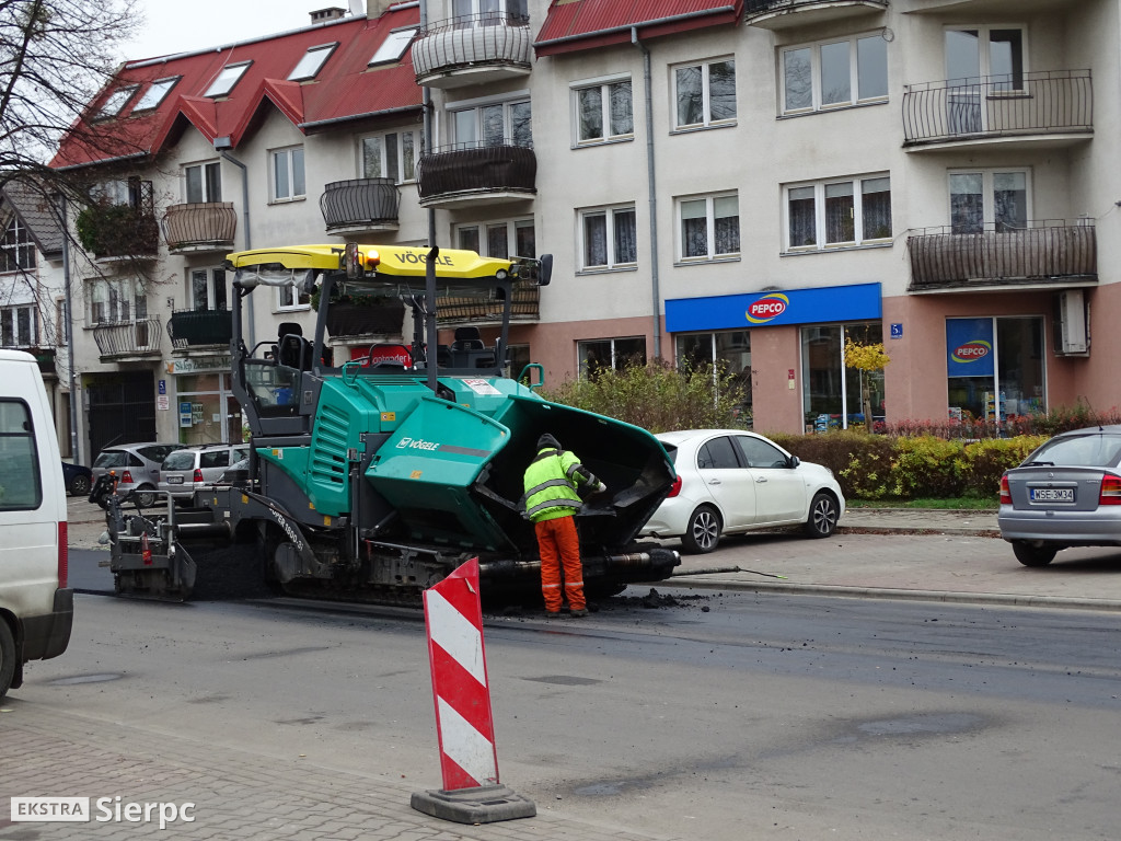 Ostatnia warstwa asfaltu na ul. Konstytucji 3 Maja