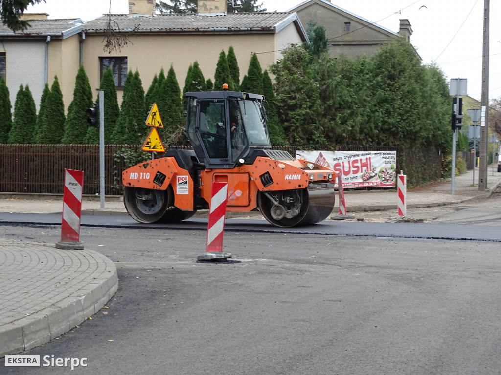 Ostatnia warstwa asfaltu na ul. Konstytucji 3 Maja