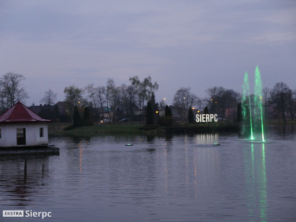 Święcące fontanny na Jeziórkach