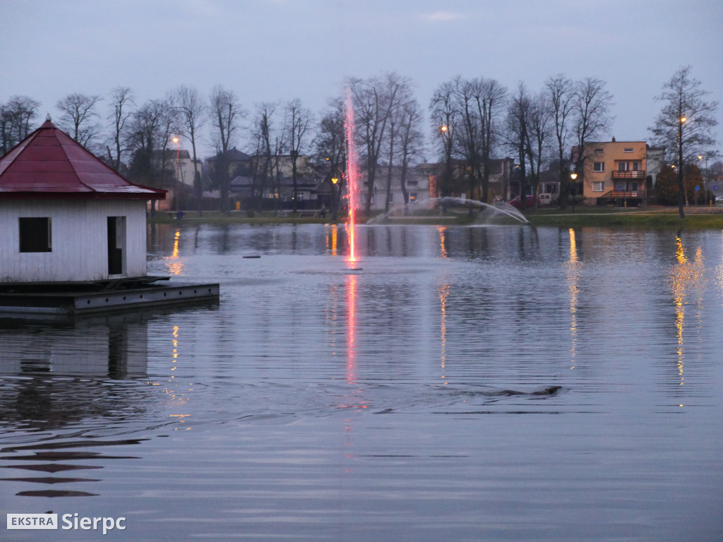 Święcące fontanny na Jeziórkach