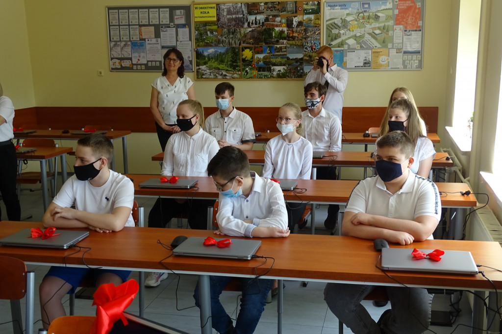 Otwarcie pracowni informatycznej w Dwójce