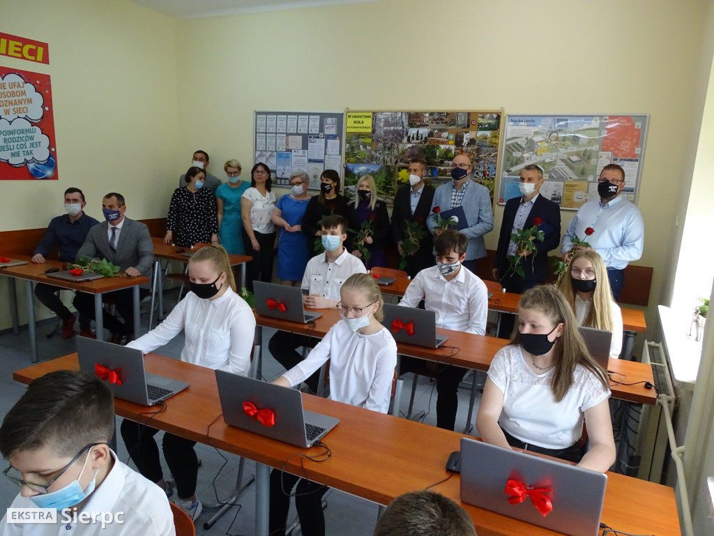 Otwarcie pracowni informatycznej w Dwójce