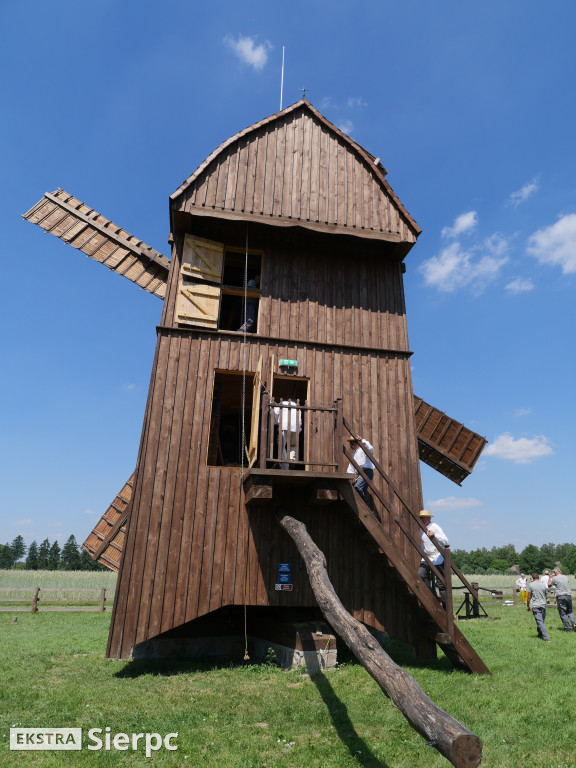 Otwarcie wiatraka w skansenie