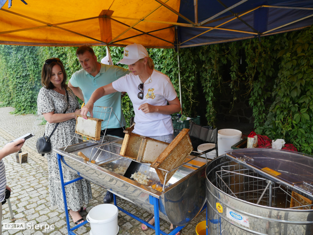 Miodobranie w skansenie