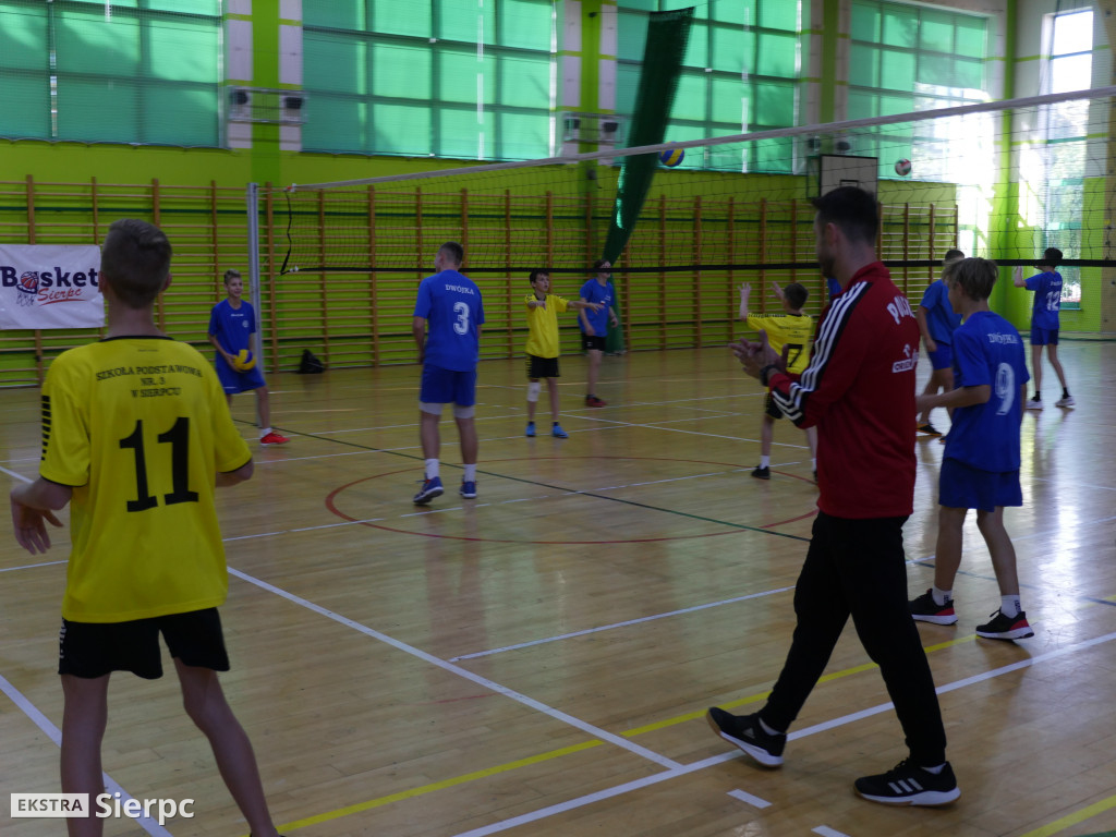Siatkarski trening z  Mateuszem Grabdą