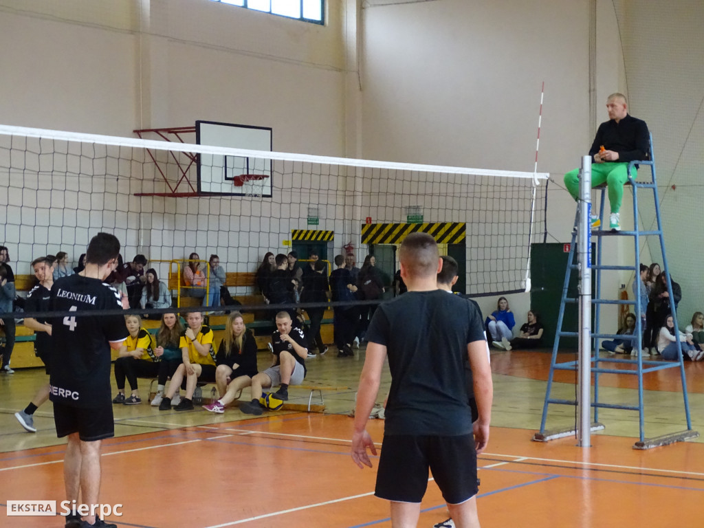 Turniej piłki siatkowej w LO