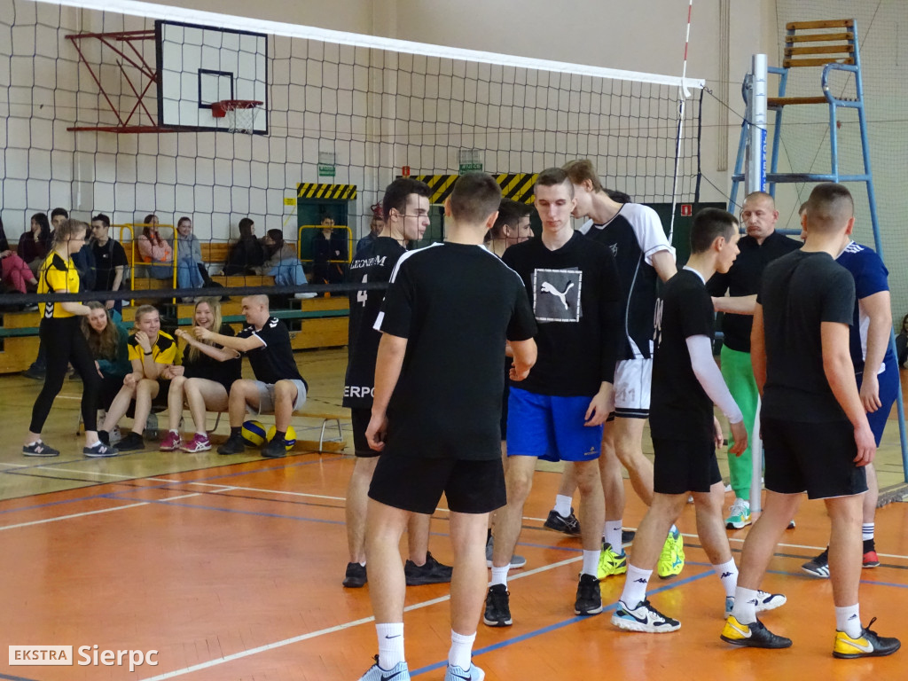 Turniej piłki siatkowej w LO