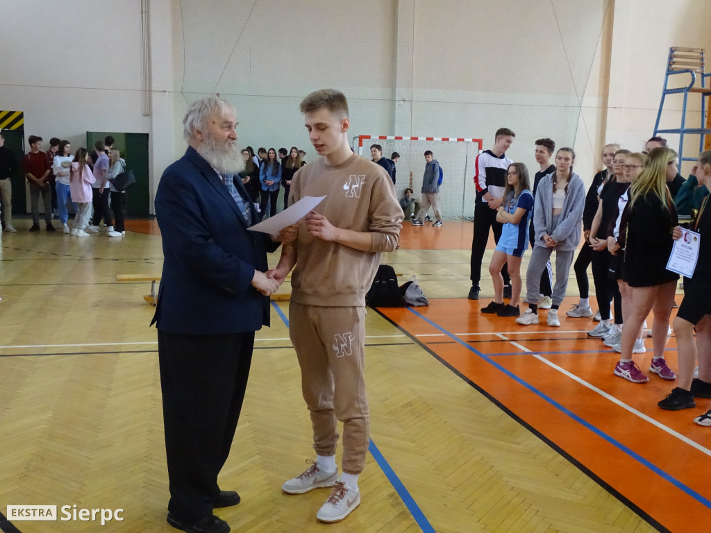 Turniej piłki siatkowej w LO