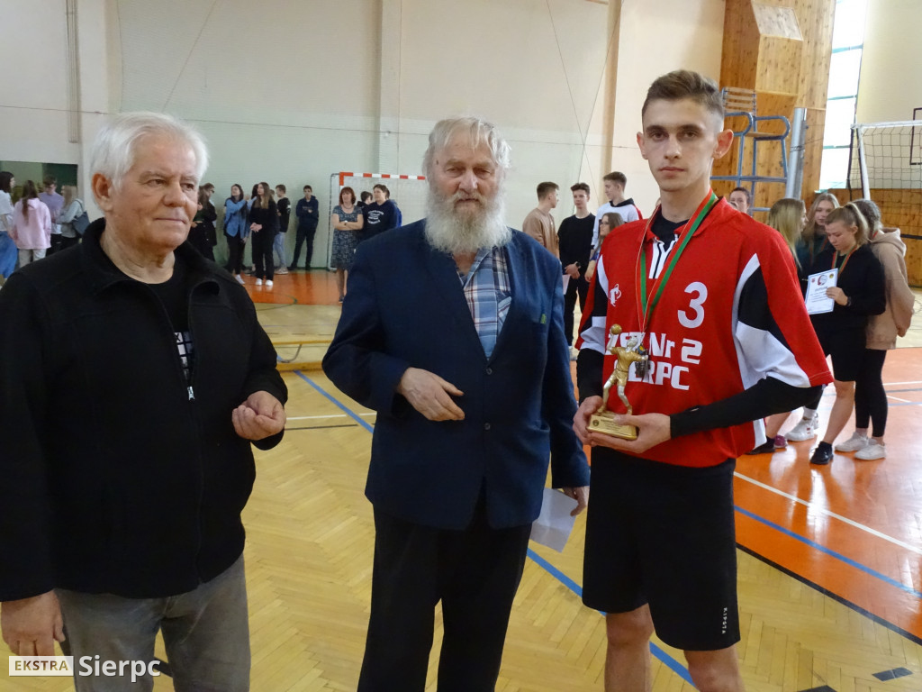 Turniej piłki siatkowej w LO