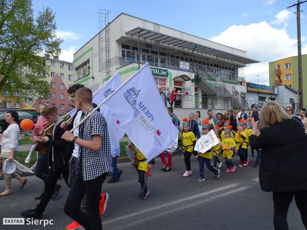 Korowód ulicami miasta