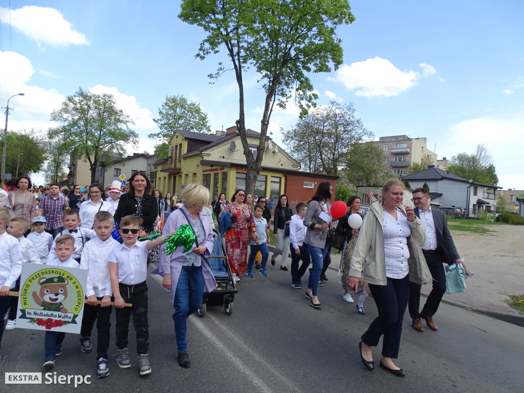 Korowód ulicami miasta