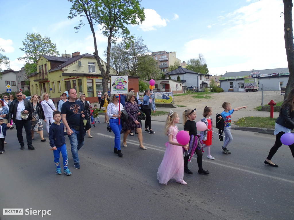 Korowód ulicami miasta