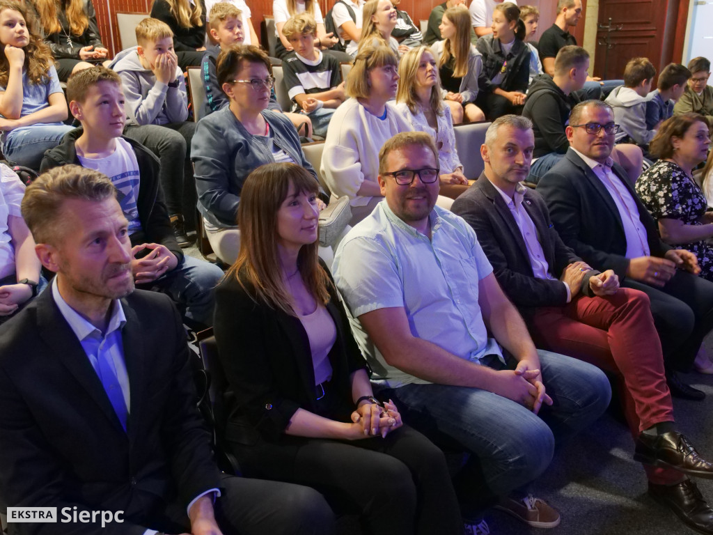 Turniej ,,100 pytań do...''