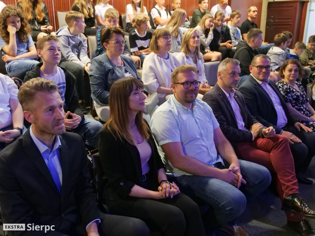 Turniej ,,100 pytań do...''
