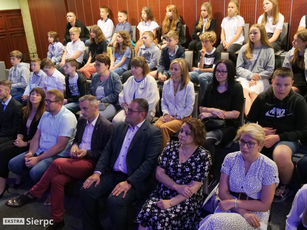 Turniej ,,100 pytań do...''