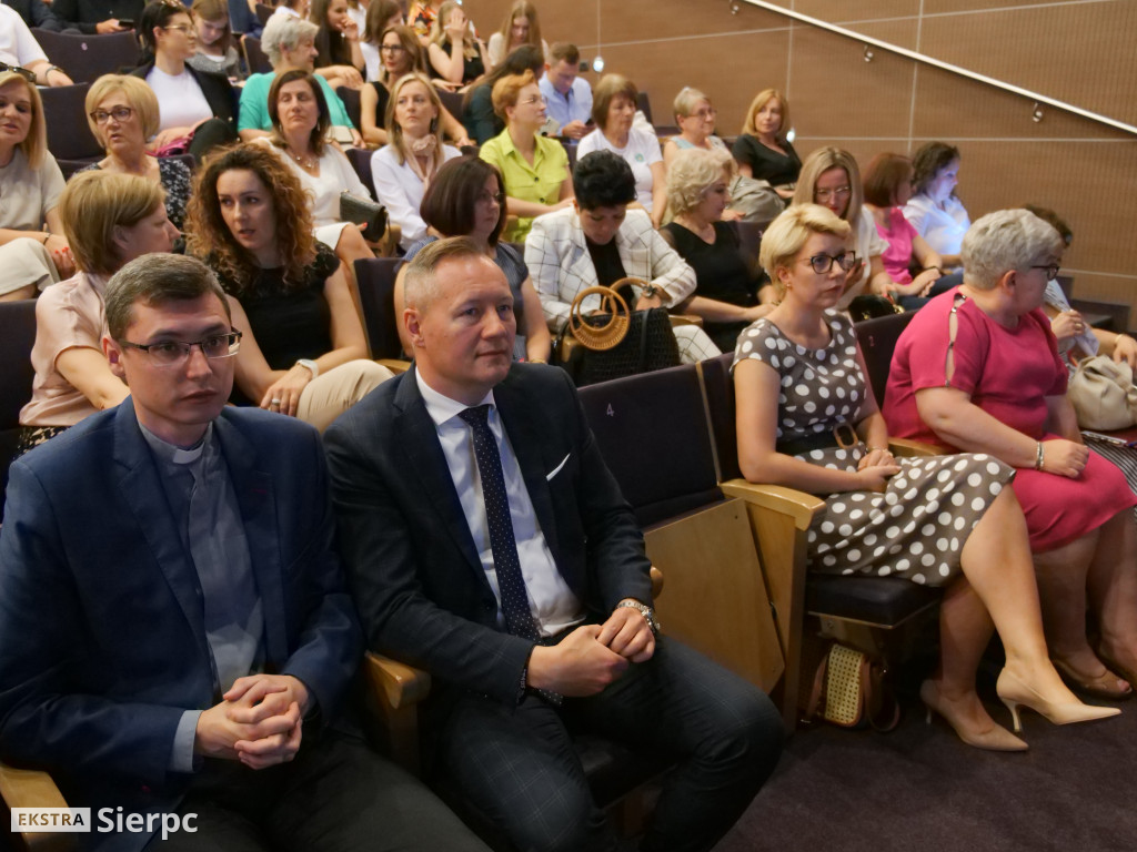 Pożegnanie absolwentów w Dwójce
