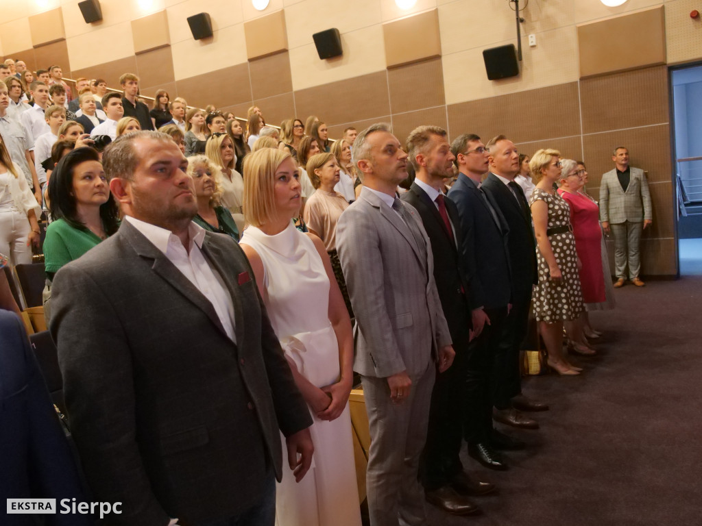 Pożegnanie absolwentów w Dwójce