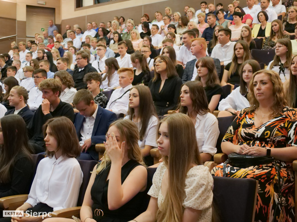 Pożegnanie absolwentów w Dwójce