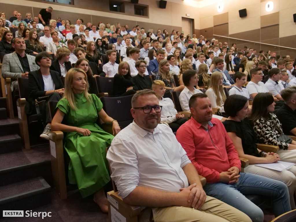 Pożegnanie absolwentów w Dwójce