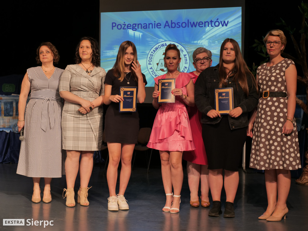Pożegnanie absolwentów w Dwójce