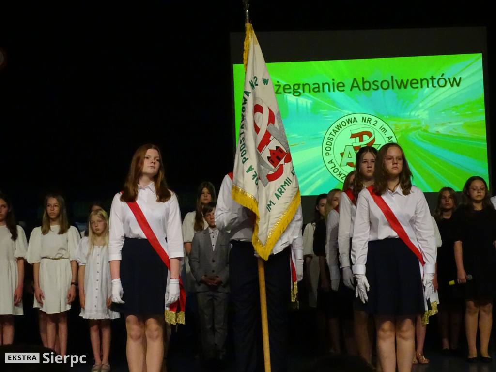 Pożegnanie absolwentów w Dwójce
