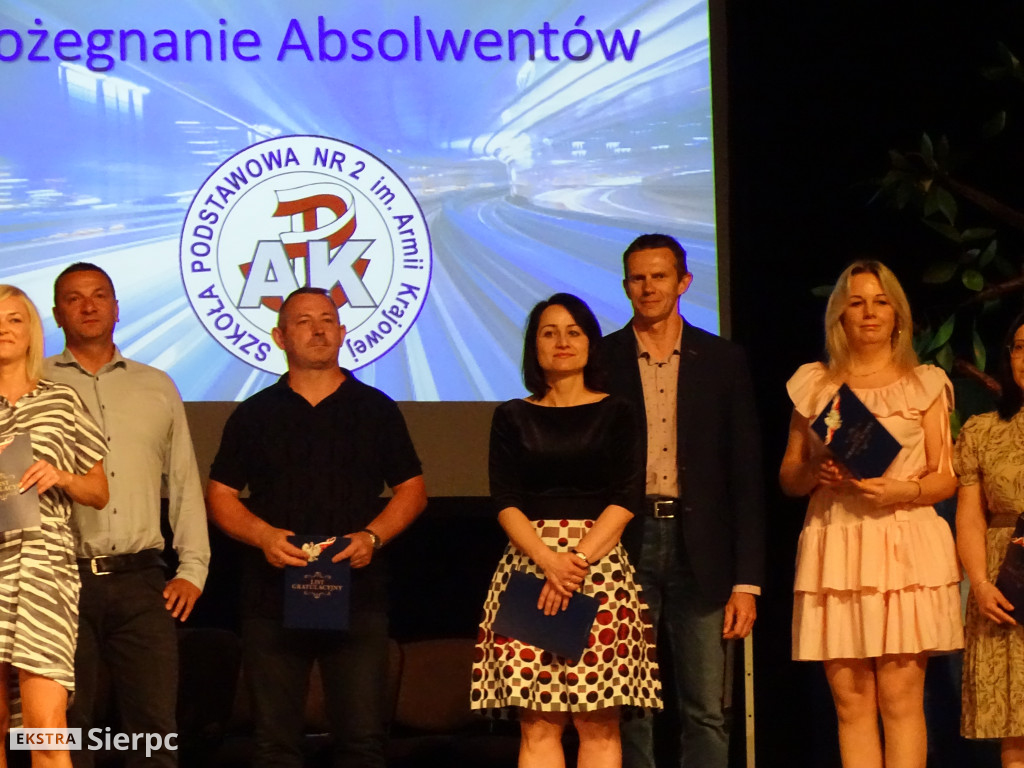 Pożegnanie absolwentów w Dwójce