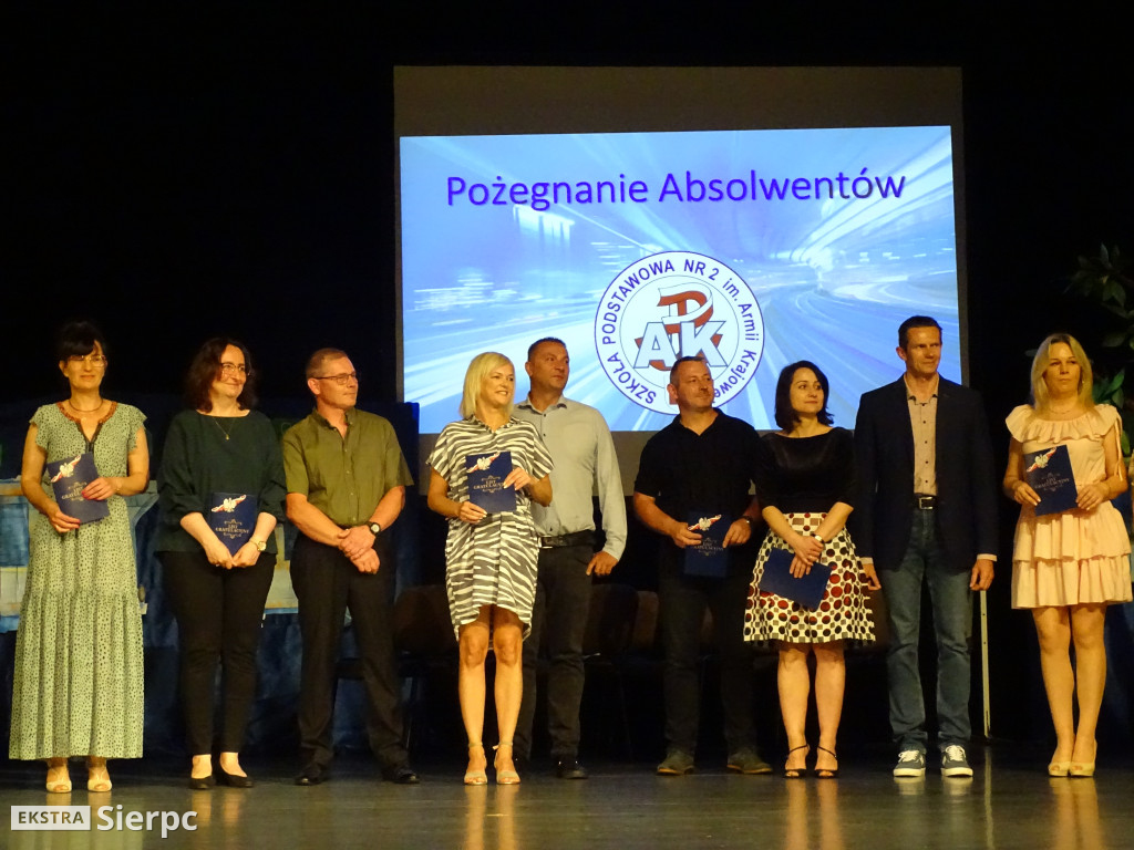 Pożegnanie absolwentów w Dwójce