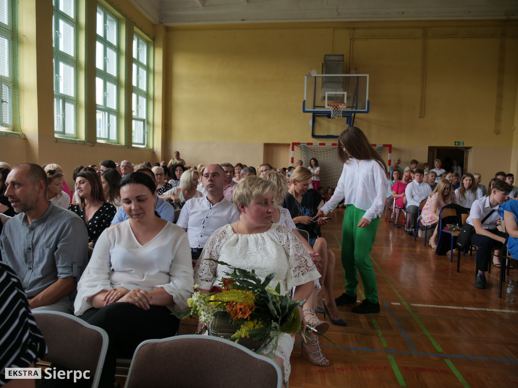 Pożegnanie dyrektor i absolwentów Trójki