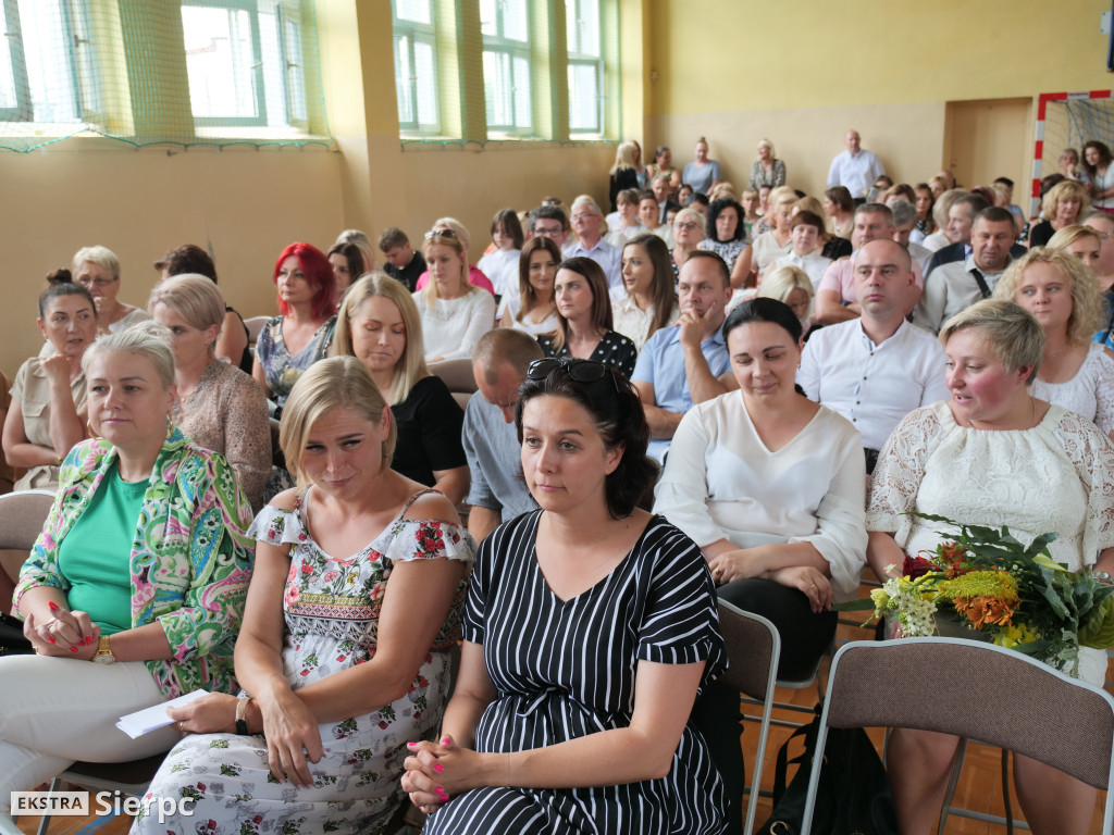 Pożegnanie dyrektor i absolwentów Trójki