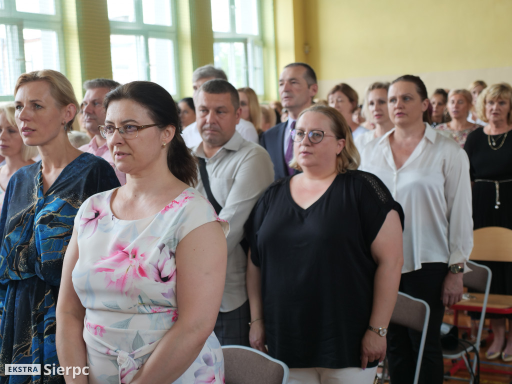 Pożegnanie dyrektor i absolwentów Trójki