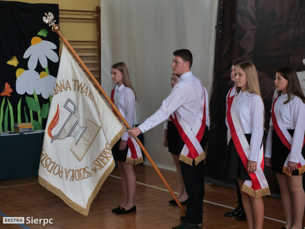 Pożegnanie dyrektor i absolwentów Trójki