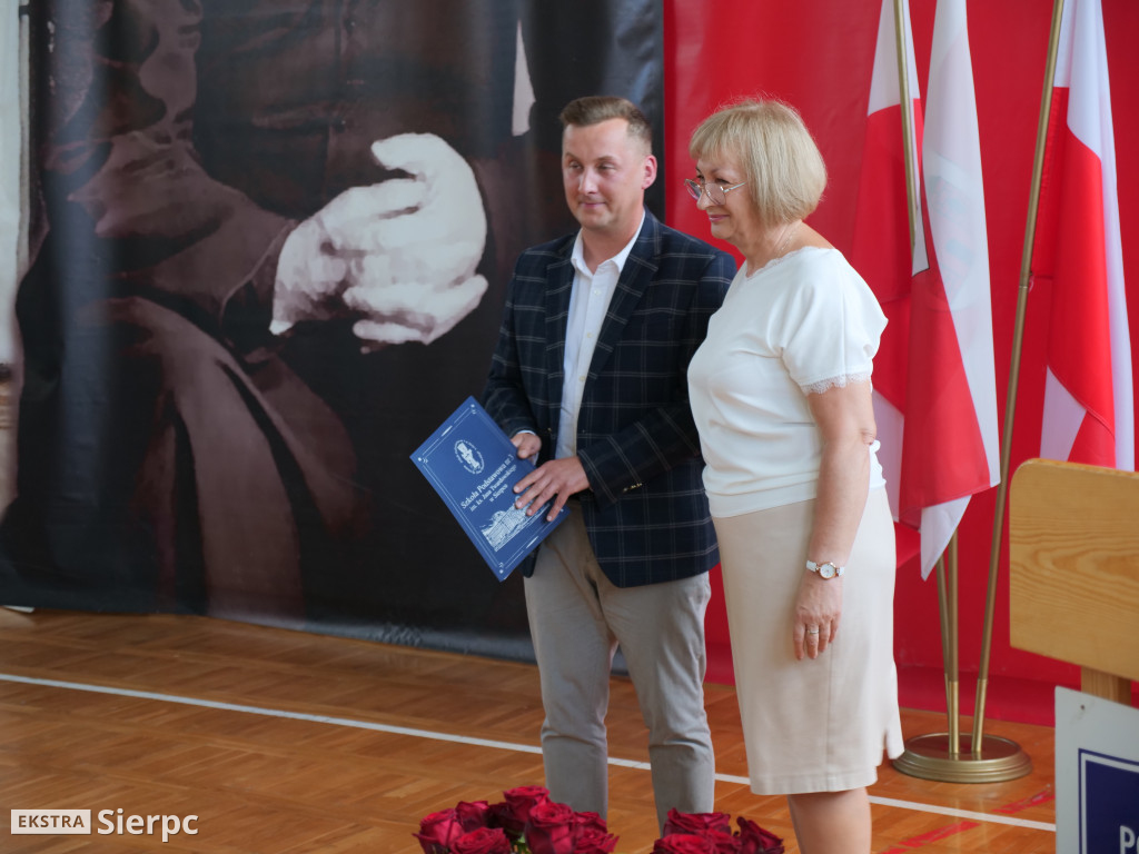 Pożegnanie dyrektor i absolwentów Trójki
