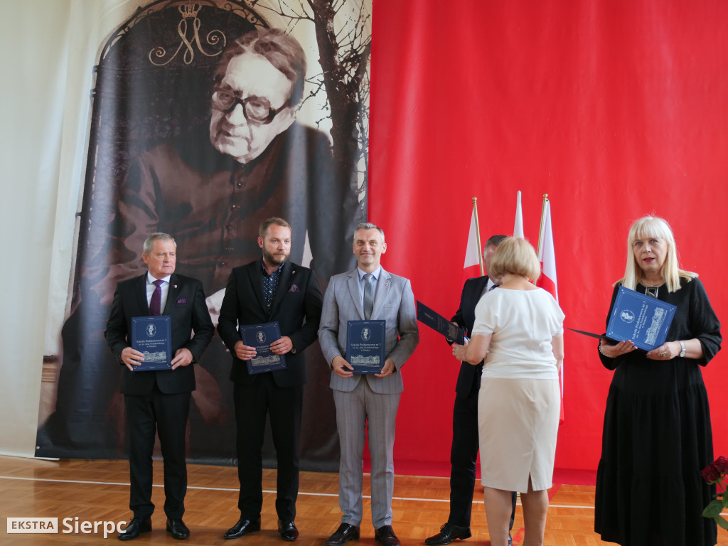 Pożegnanie dyrektor i absolwentów Trójki
