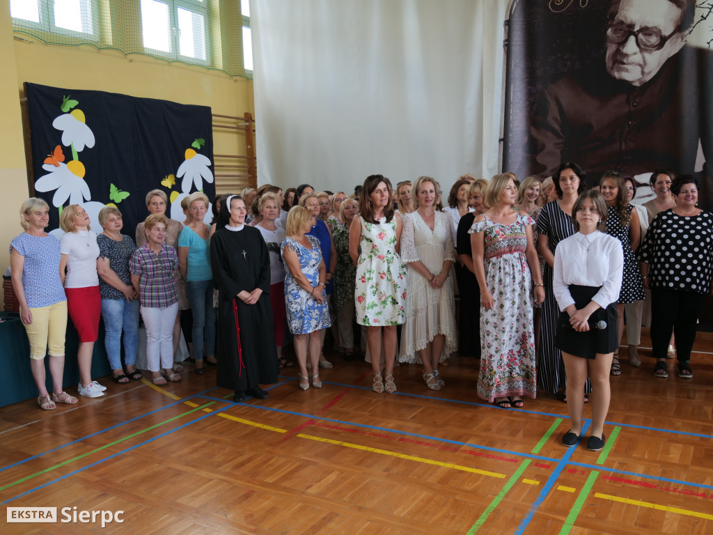 Pożegnanie dyrektor i absolwentów Trójki