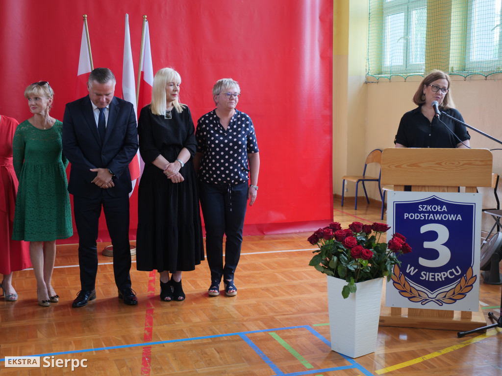 Pożegnanie dyrektor i absolwentów Trójki