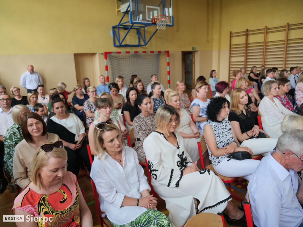 Pożegnanie dyrektor i absolwentów Trójki